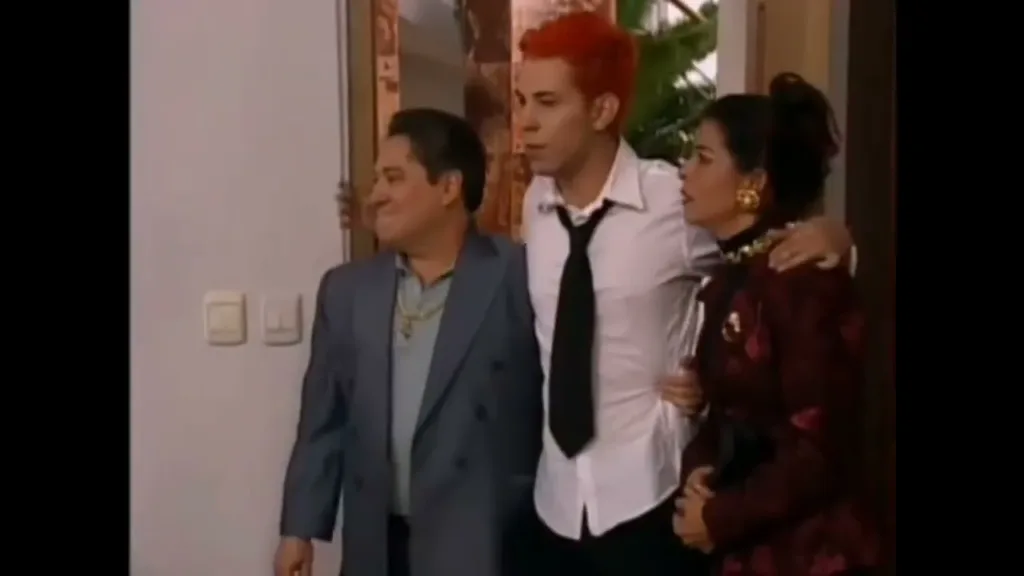 Rebelde México - Giovanni contando a verdade sobre seus pais para os amigos na sala de aula 