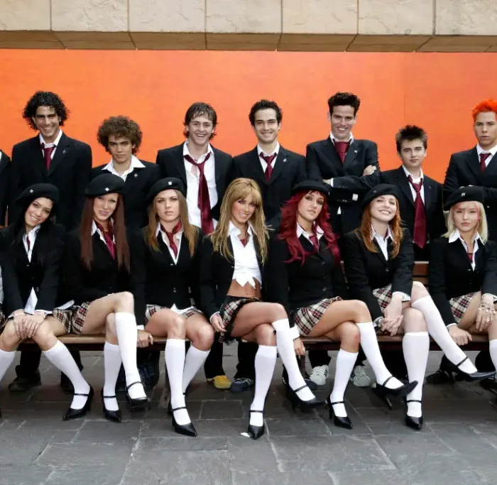 Rebelde México - capa promocional 2° temporada com o elenco