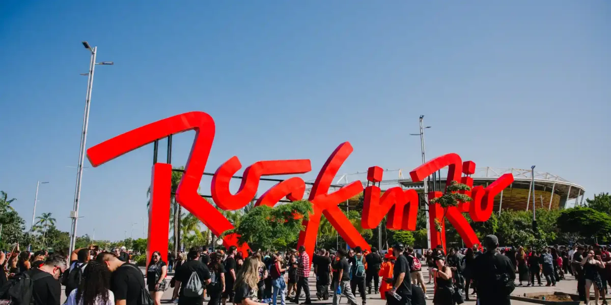 Primeiras Impressões | Rock In Rio 2026 Está Mais Enxuto, Digital e Com Um Sunset Que Respira Rock in Rio 2026 - Letreiro