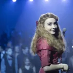 Sabrina Carpenter em Clouds