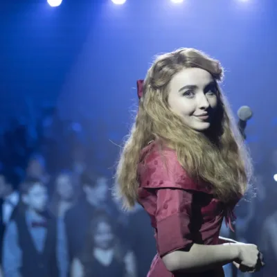 Sabrina Carpenter em Clouds