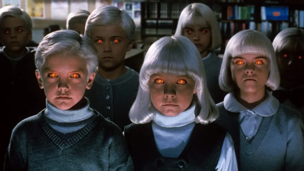 Halloween e Dia das Crianças | 7 Filmes de Terror com Crianças Malignas 6 A Cidade dos Amaldiçoados no Halloween e Dia das Crianças