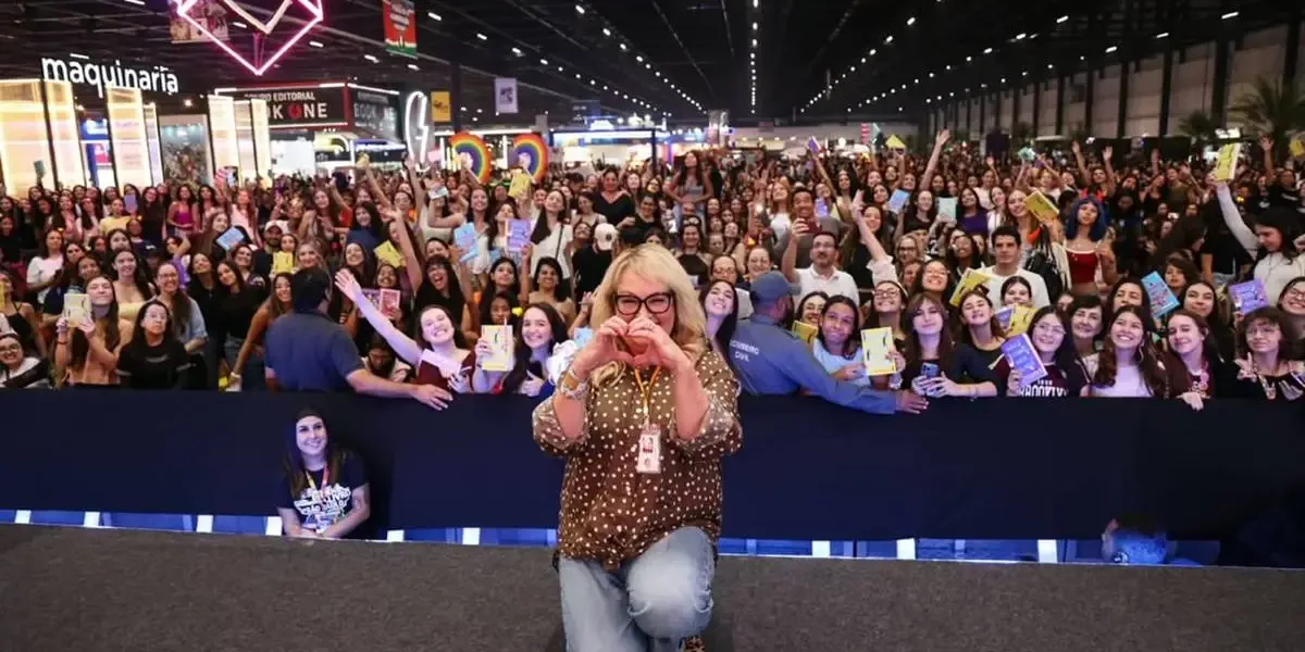 Bienal do Livro 2026 | Lynn Painter Leva Fãs à Loucura e Ganha Coro de Jão: “Não Quero Ser Demitida” Lynn Painter Bienal do Livro São Paulo 2026 5