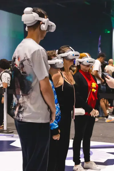 BGS 2026 Leva Visitantes Para Dentro de Simuladores de Voo, Direção e Viagens em Realidade Virtual BGS 2026 - Brasil Game Show Viagem a China Virtual Óculos