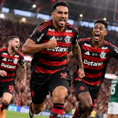 Danilo e Bruno Henrique comemorando gol do Flamengo contra o Palmeiras