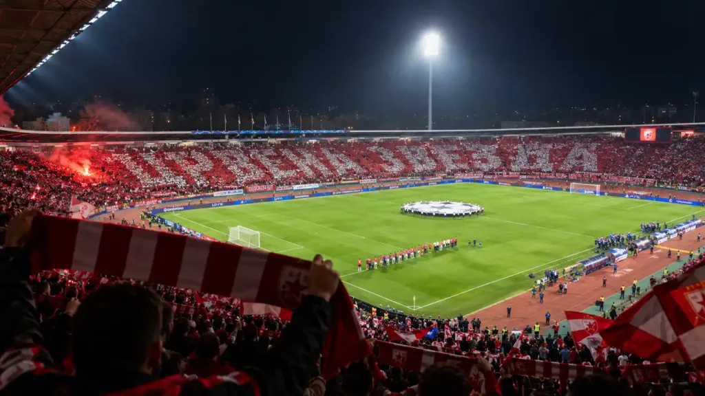 Os Estádios Mais Assustadores do Futebol | Conheça as Fortalezas Que Viram um Inferno Para os Adversários 2 Estádio Rajko Mitić