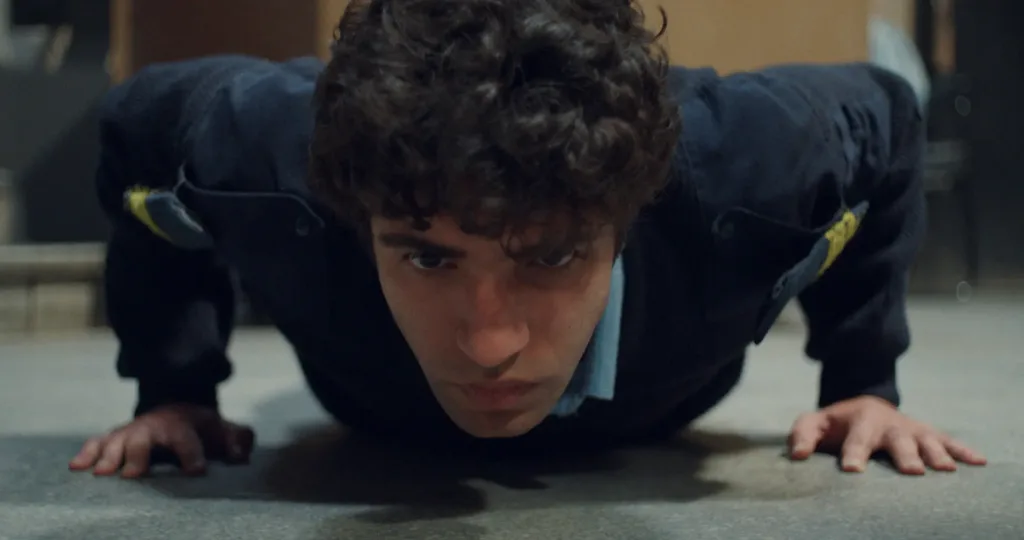 Saída de Segurança Transforma a Monotonia em Uma Prisão Existencial 3 Saída de Segurança - Filme