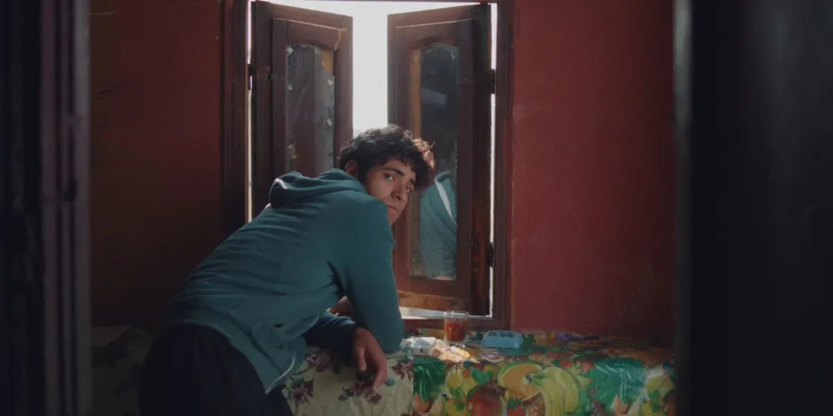 Saída de Segurança Transforma a Monotonia em Uma Prisão Existencial Saída de Segurança - Filme