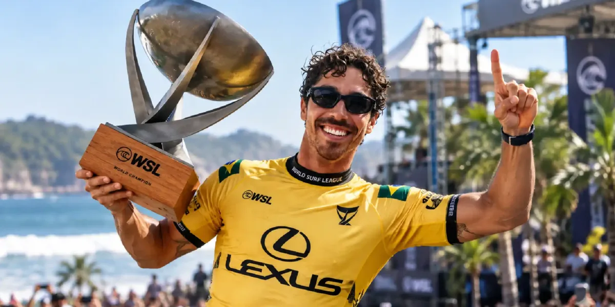 Mundial de Surfe 2026 Abandona as WSL Finals e Volta aos Pontos Corridos; Entenda as Novas Regras Yago Dora comemorando título WSL